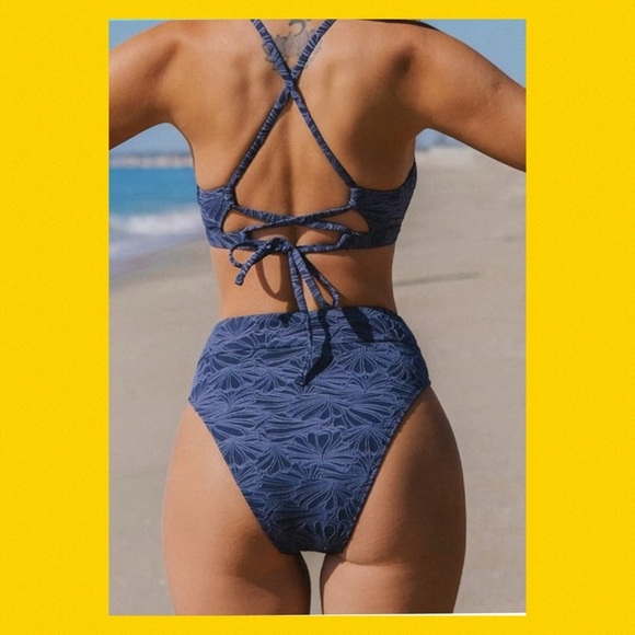 Blue texture two piece swimsuit. - Picture 4 of 6